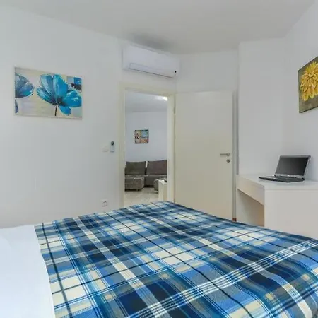 Lux Gostinjska kuća 2*